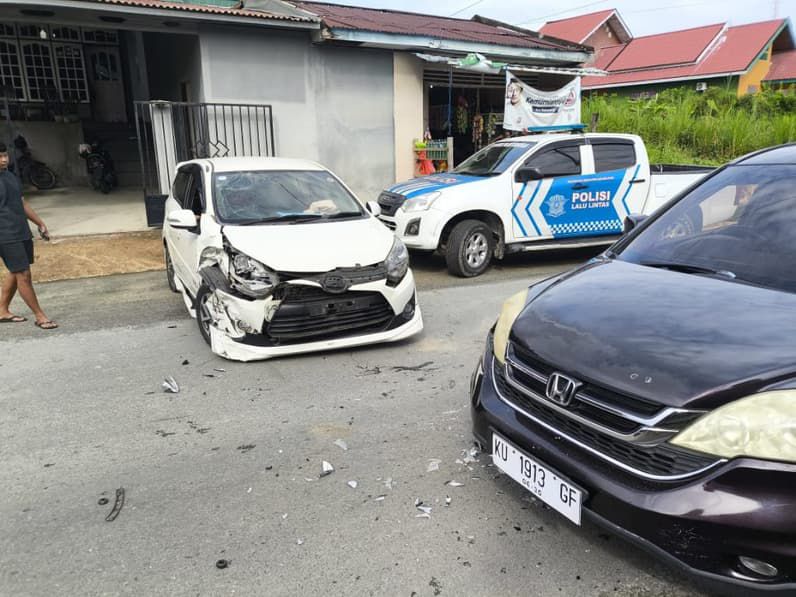 RINGSEK : Kondisi Toyota Ayla usai menabrak Honda CR-V di Jalan Fatahillah, Kelurahan Nunukan Tengah