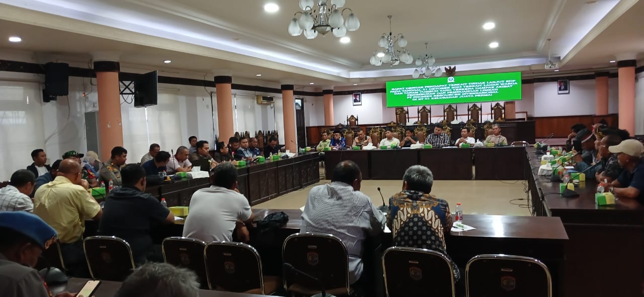 AGUS DIAN ZAKARIA/RADAR TARAKAN Suasana RDP polemik limbah PT PRI di gedung DPRD pada Sabtu (1/11)