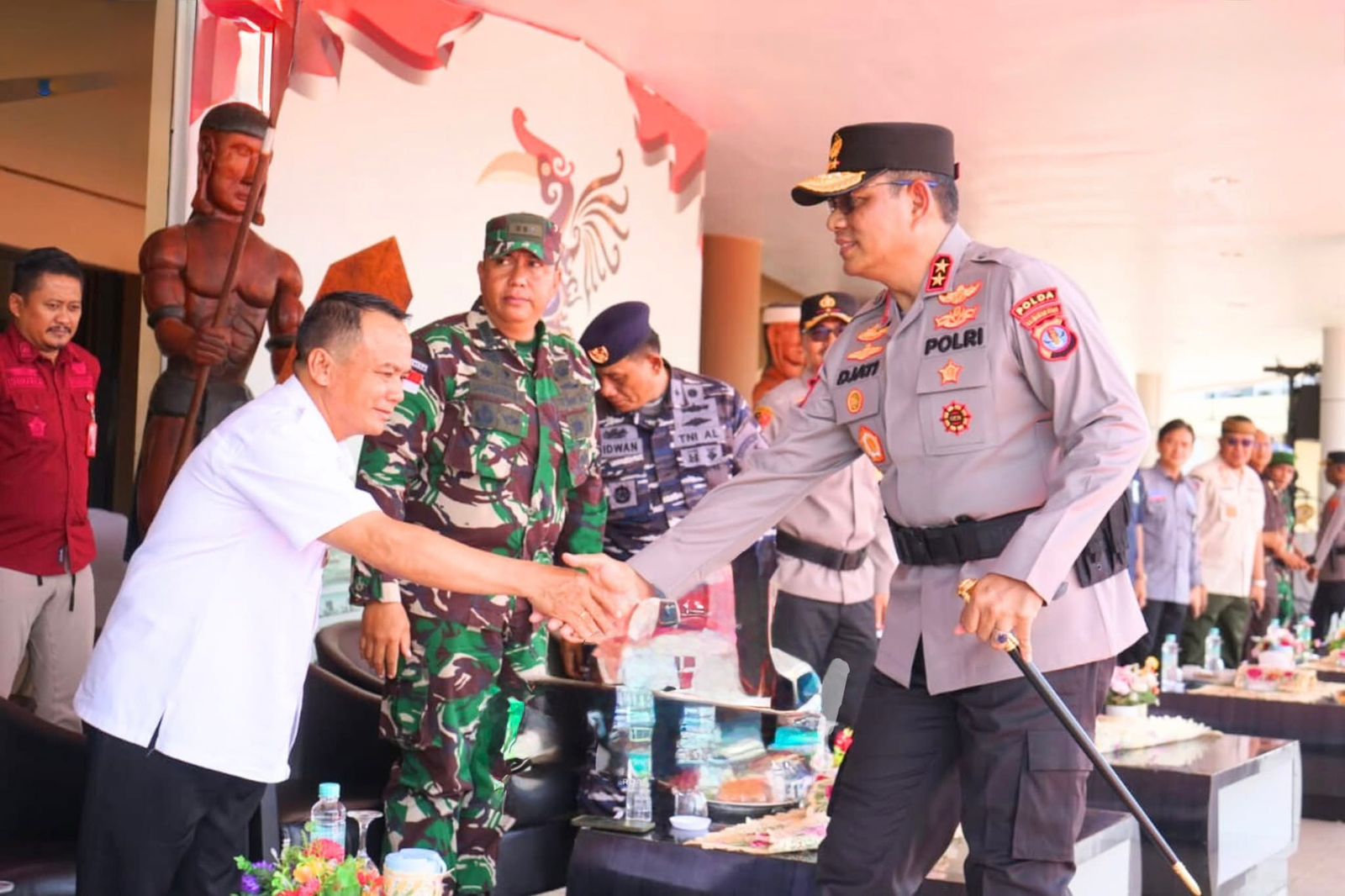 APEL : Wabup Bulungan bertemu Kapolda Kaltara dalam apel kesiapan tanggap darurat, di Mako Polda Kaltara, Taslee/Radar Tarakan
