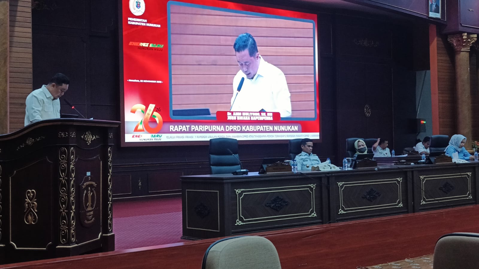 SAMPAIKAN: Juru bicara Badan Pembentukan Peraturan Daerah (Bapemperda) DPRD Nunukan Andi Mulyono saat menyampaikan tanggapan DPRD atas Jawaban pemerintah