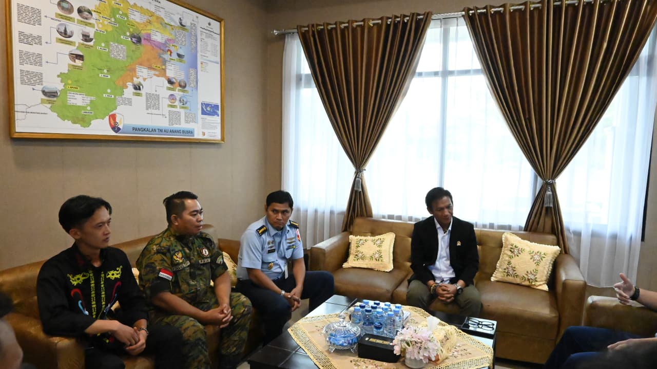 SILATURAHMI: Ketua Komisi III DPRD Nunukan, Ryan Antoni saat mengunjungi Lanud Anang Busra Tarakan FOTO:DOKUMENTASI RYAN