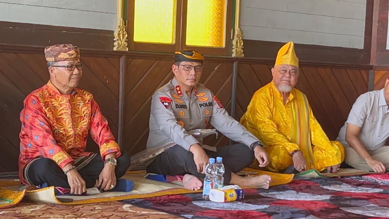 SINERGI : Kapolda Kaltara melakukan silaturahmi dengan tokoh adat Kesultanan Bulungan