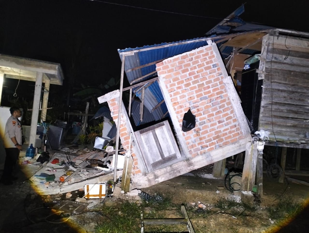 TERDAMPAK : Bangunan warga yang terdampak gempa yang melanda Kota Tarakan pada Rabu (5/11) lalu FOTO:DOK WARGA