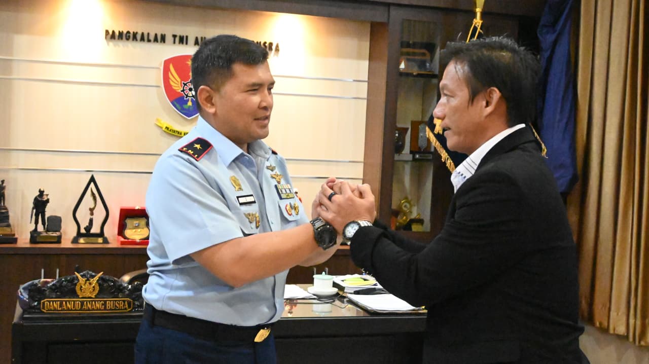 SILATURAHMI: Ketua Komisi III DPRD Nunukan, Ryan Antoni saat mengunjungi Lanud Anang Busra Tarakan FOTO:DOKUMENTASI RYAN