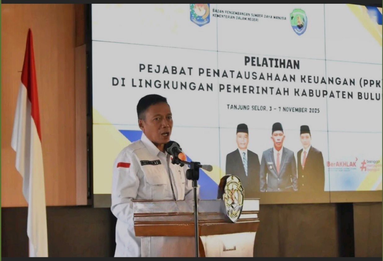 KEUANGAN : Sekda Bulungan membuka kegiatan pelatihan PPK di Aula BKPSDM FOTO:Taslee/Radar Tarakan