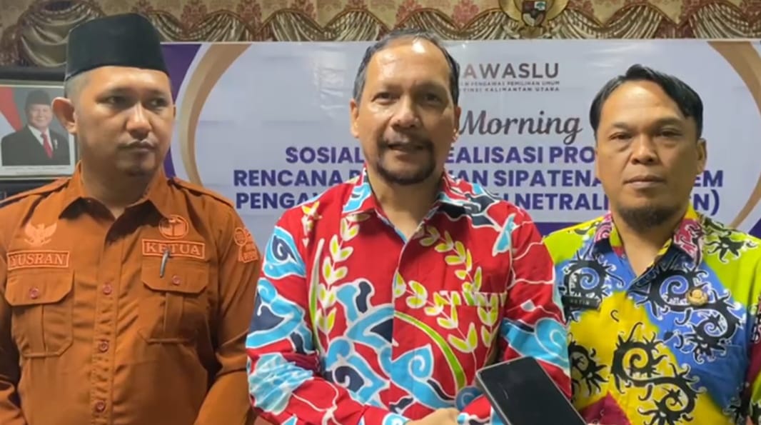 SIPATENNAS : Kepala Sekretariat Bawaslu Kaltara Drs. Feri Mulya Siagian didampingi Kepala Bawaslu Nunukan, Moch Yusran FOTO:ASRULLAH