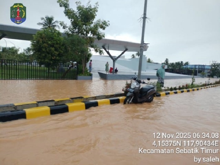 BANJIR TERPARAH: Hampir sebagian pemukiman warga di Sebatik Timur terendam banjir dan menghambat aktivitas warga FOTO:DOK CAMAT SEBATIK TIMUR  &nbsp;