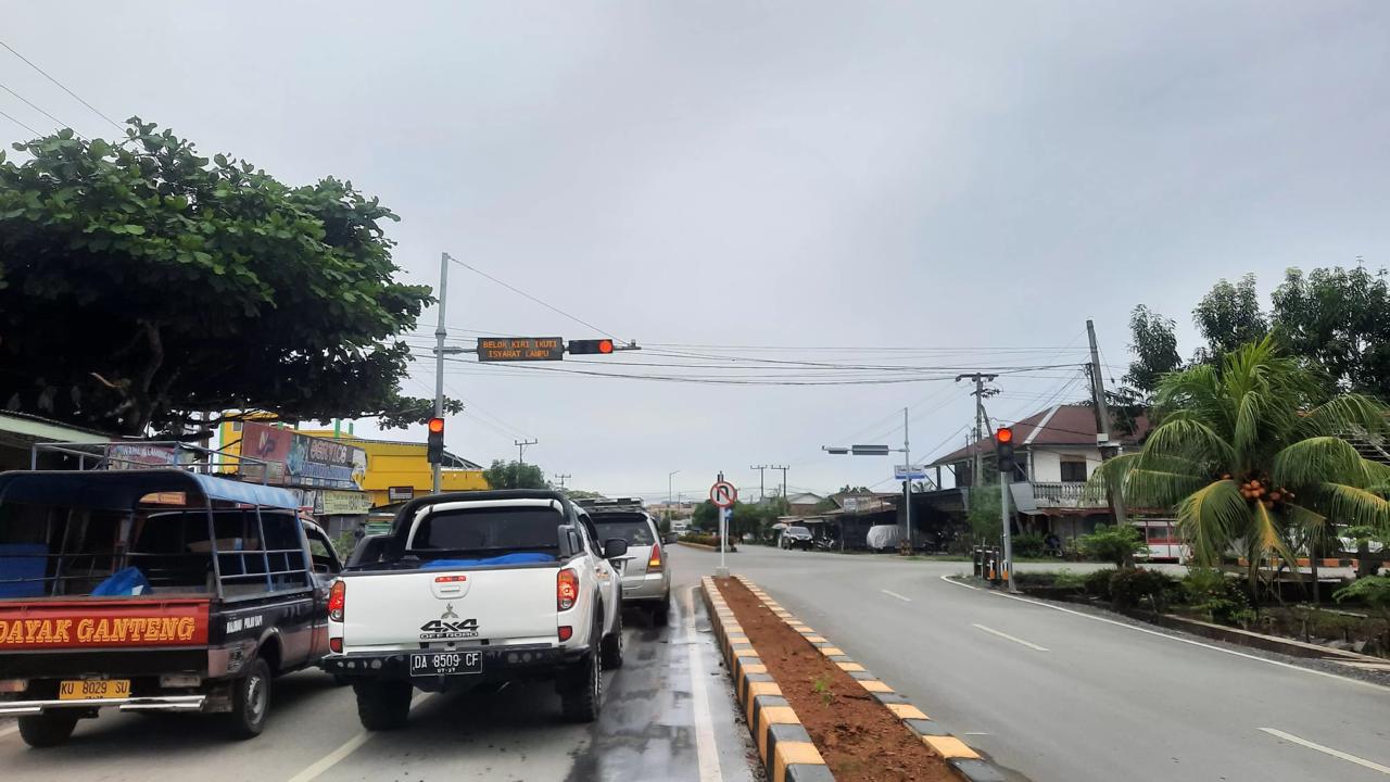 TURUN: Traffic light simpang empat jalan terminal baru area padat kendaraan di Malinau FOTO:DIPA/RADAR TARAKAN