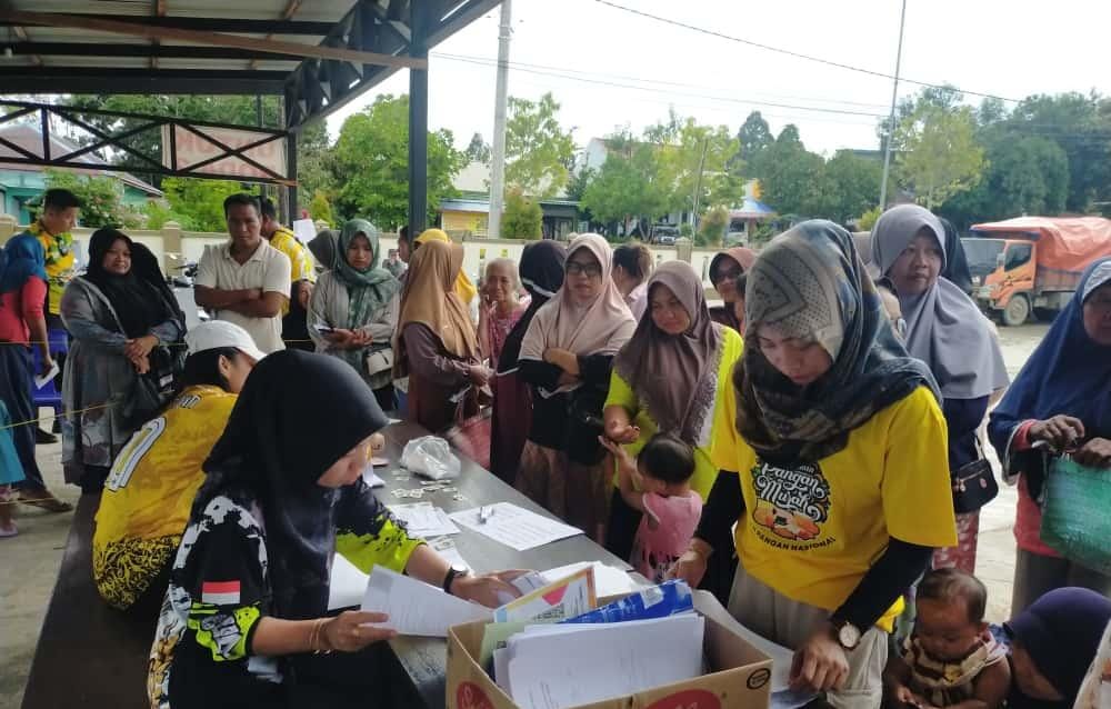 PANGAN MURAH : Warga antusias bebelanja dalam pelaksanaan GPM di Bulungan
