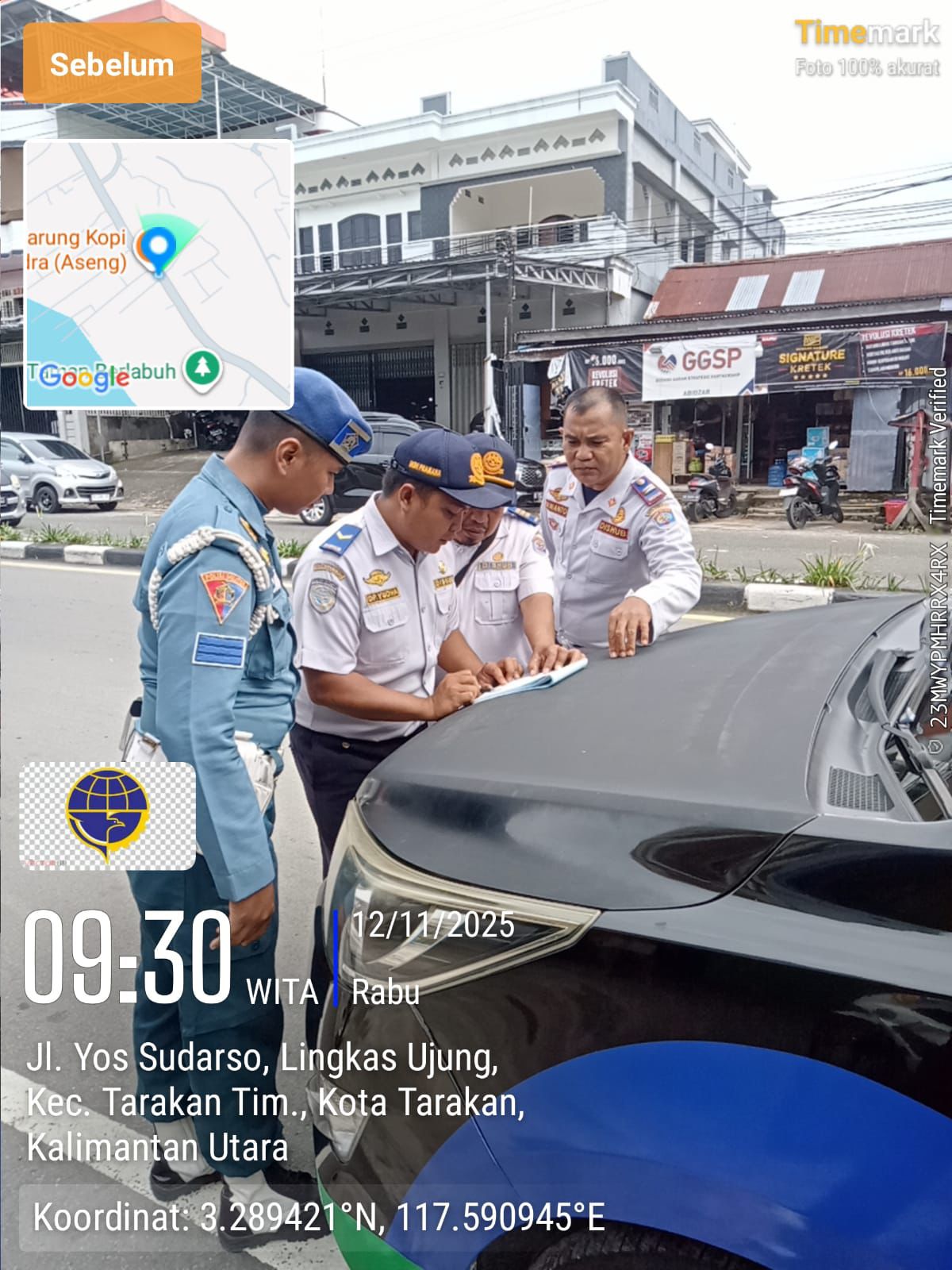 DISHUB TARAKAN  RAZIA : Tim gabungan melaksanakan razia terhadap kendaraan yang parkir liar di bahu jalan