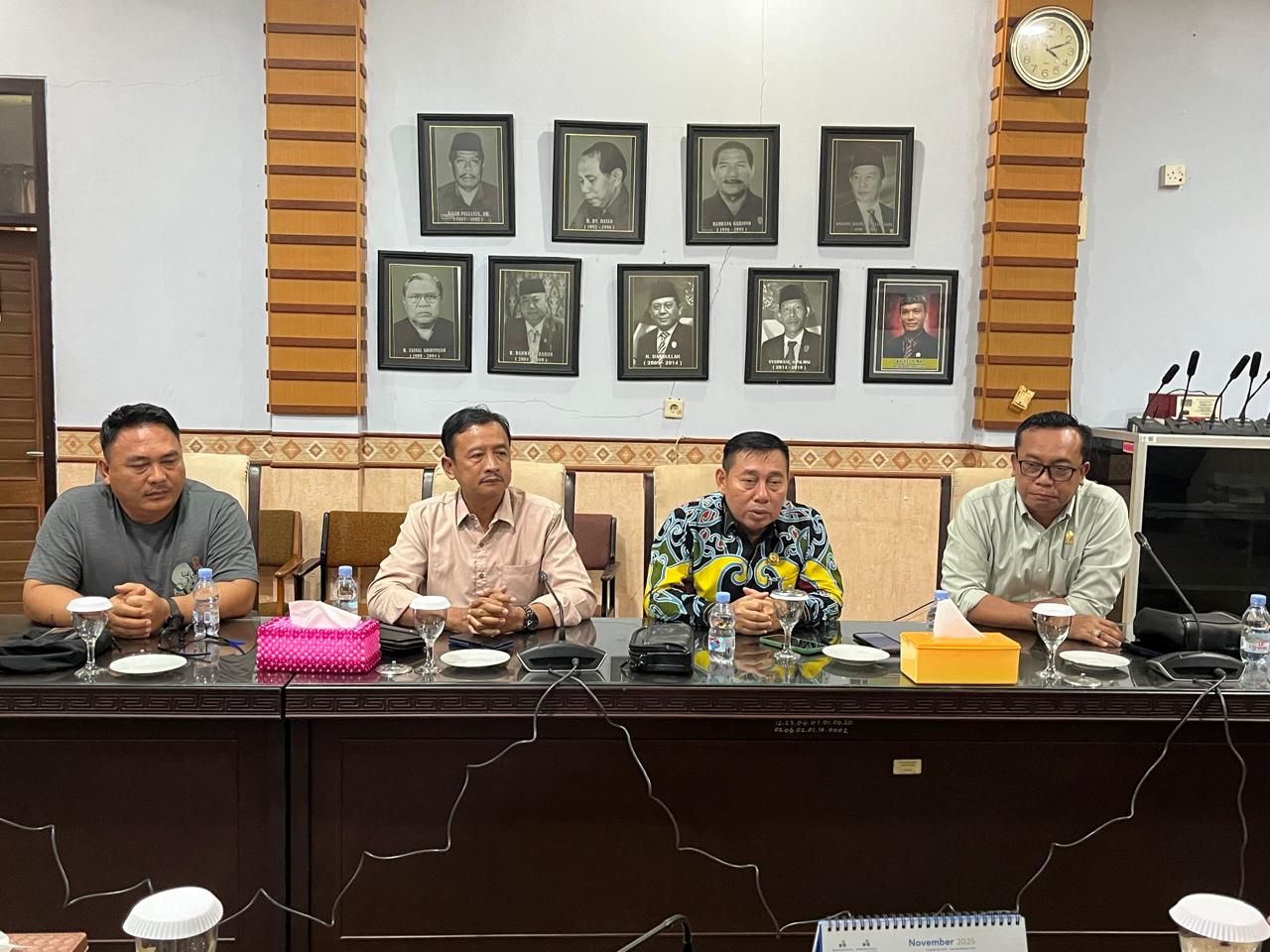 BERIKAN KETERANGAN : Ketua DPRD Bulungan saat memberikan keterangan kepada awak media