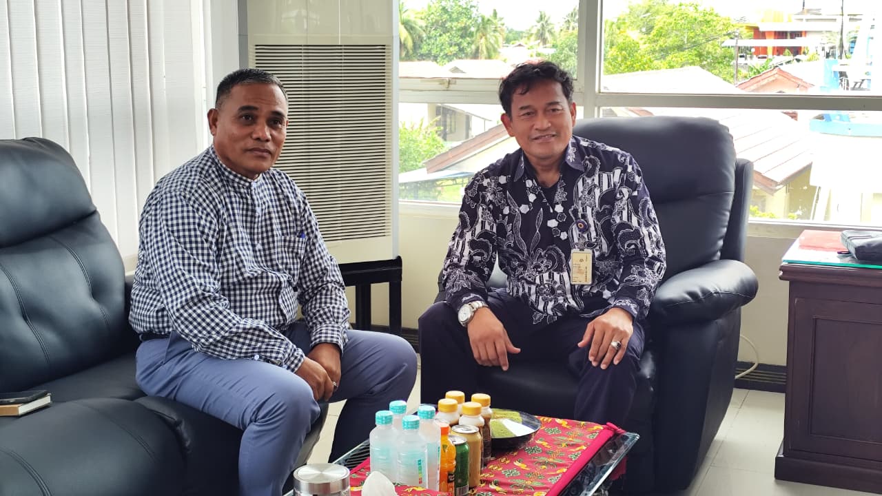 DOKUMENTASI ROBBY  BERKOORDINASI: Robby saat bertemu Kepala Bandara Nunukan, Faisal membahas percepatan terwujudnya akses moda transportasi udara