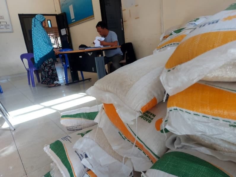 DOK RADAR TARAKAN  BANTUAN BERAS: Tidak hanya beras 10 Kg, bantuan pangan dari pemerintah ke masyarakat sekarang juga ditambahkan minyak goreng