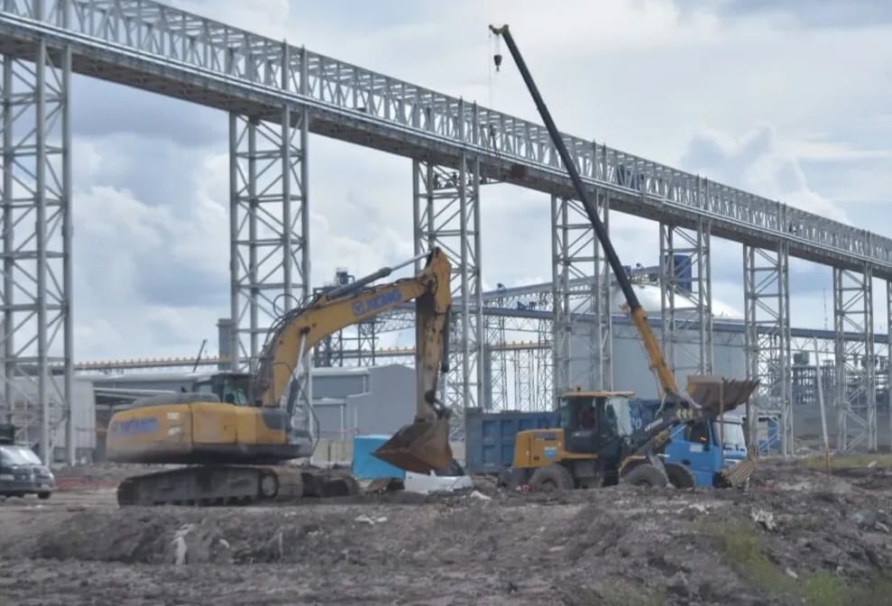 KAWASAN INDUSTRI : Tampak aktivitas alat berat di kawasan industri Tanah Kuning-Mangkupadi