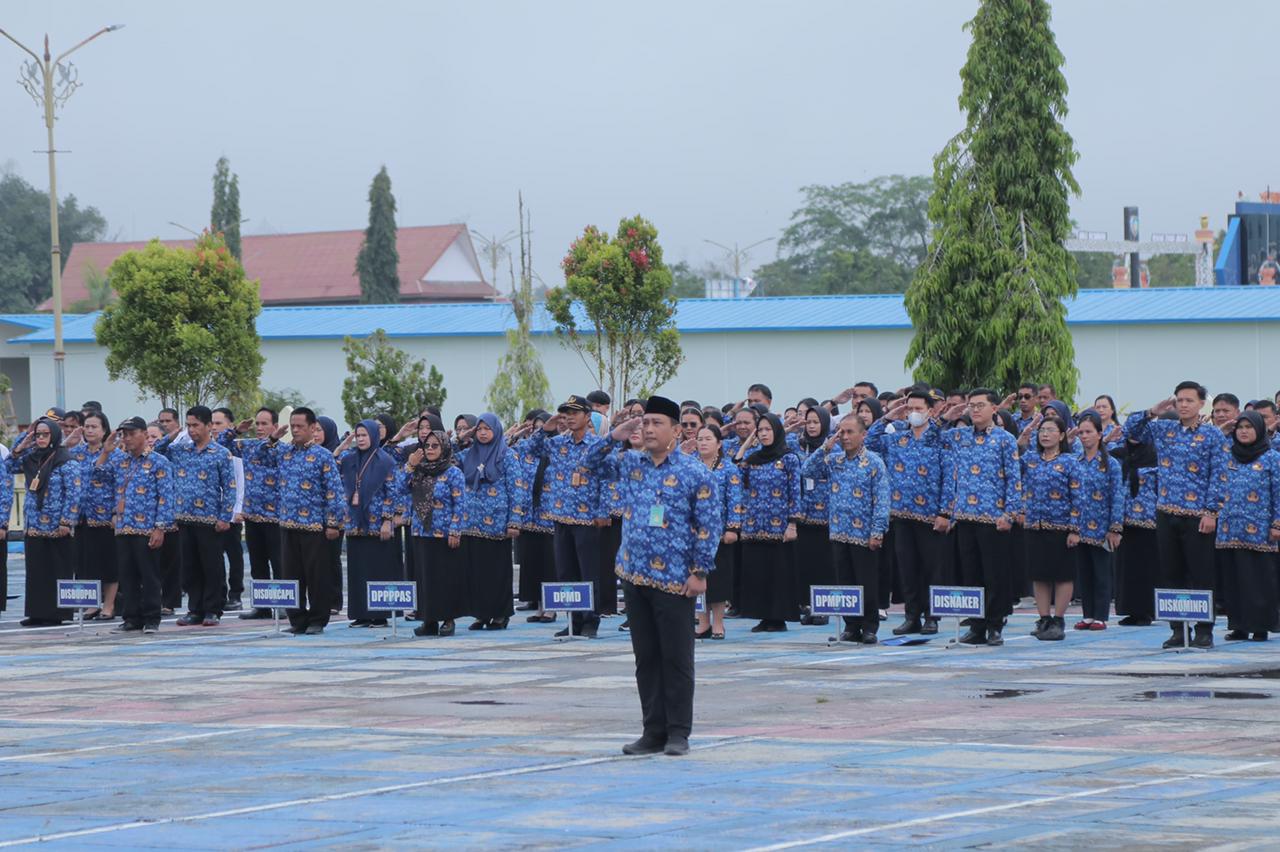 TPP ASN: Jajaran OPD,ASN dan P3K saat melaksanakan Apel Gabungan Korpri di Kantor Bupati Malinau FOTO:DIPA/RADAR TARAKAN