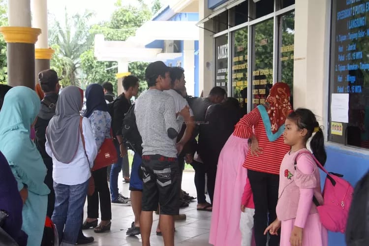 DIGITALISASI : Tampak aktivitas pembelian tiket speedboat di Pelabuhan Kayan II, Tanjung Selor