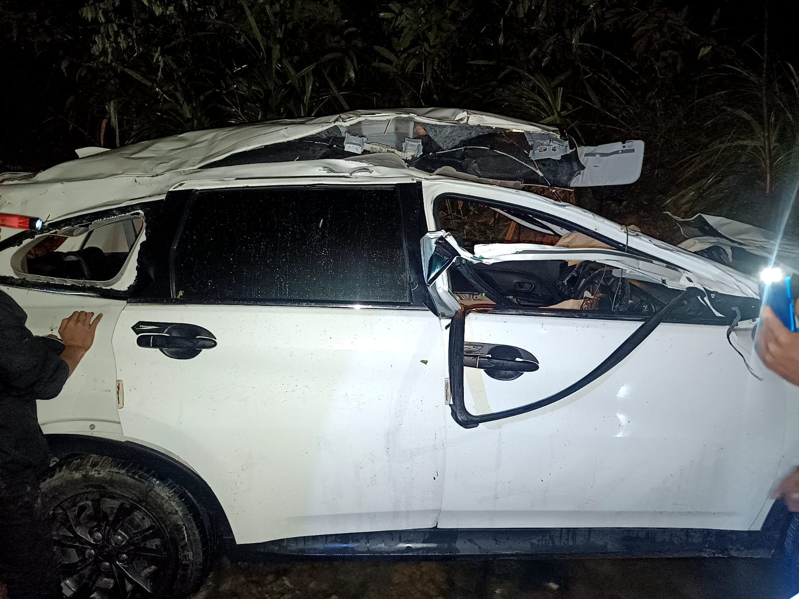 RINGSEK : Kondisi mobil Daihatsu Terios mengalami ringsek