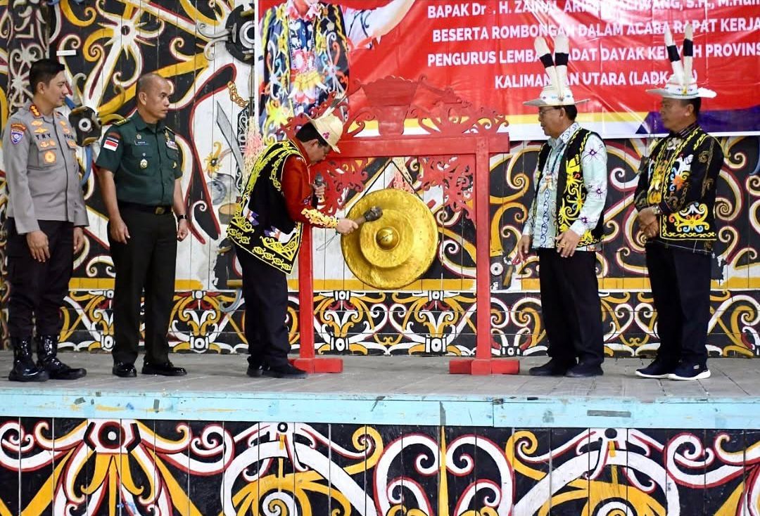 DIBUKA : Wagub Kaltara Ingong Ala membuka secara resmi rapat kerja daerah (rakerda) LADK-KU 2025 FOTO:Taslee/Radar Tarakan