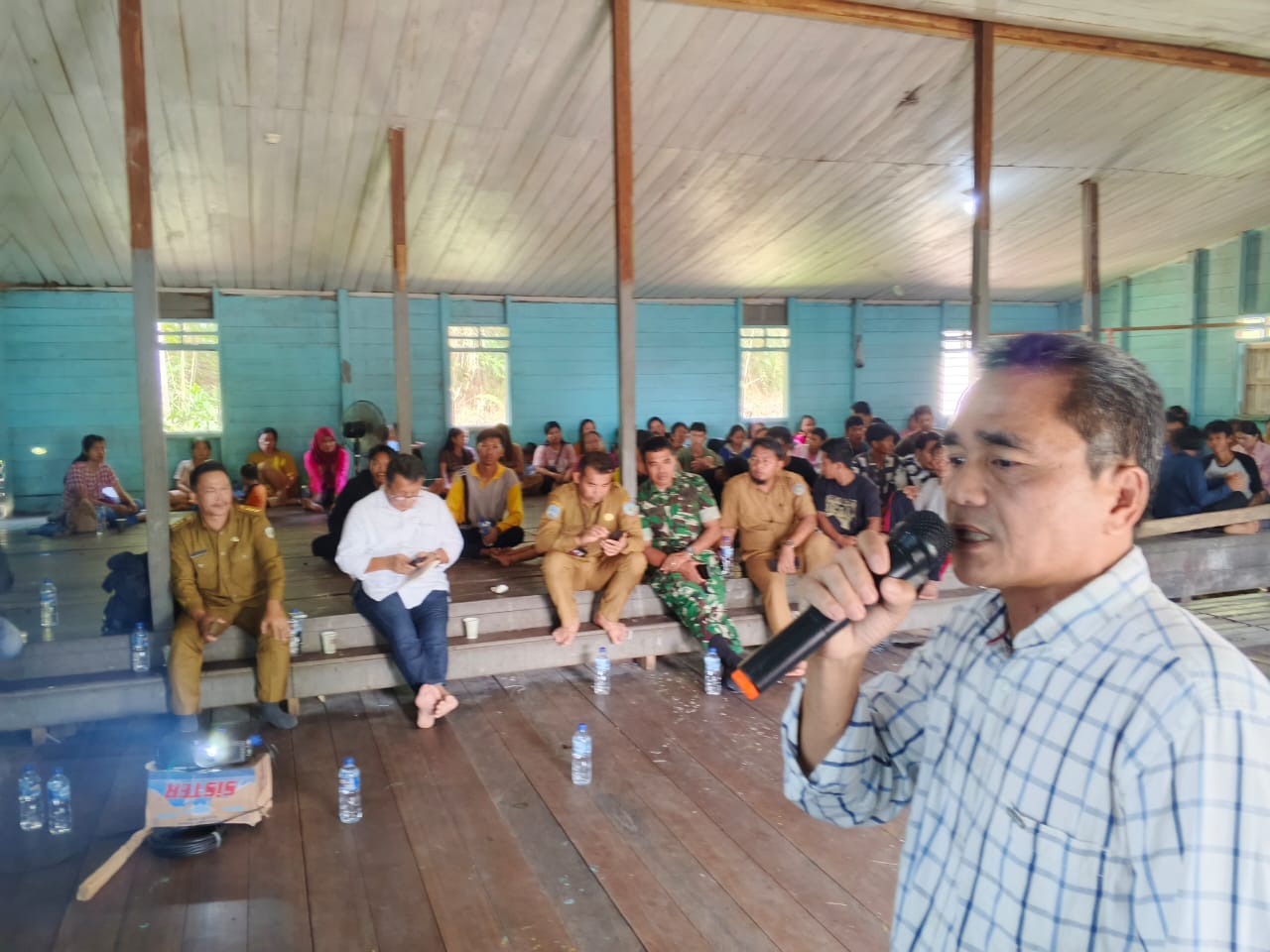 &lrm;SOSIALISASI: Manajer PT BAS Warisman menyampaikan rencana operasional perkebunan kelapa sawit di empat desa Kecamatan Betayau. FOTO: SOPIAN/RADAR TARAKAN