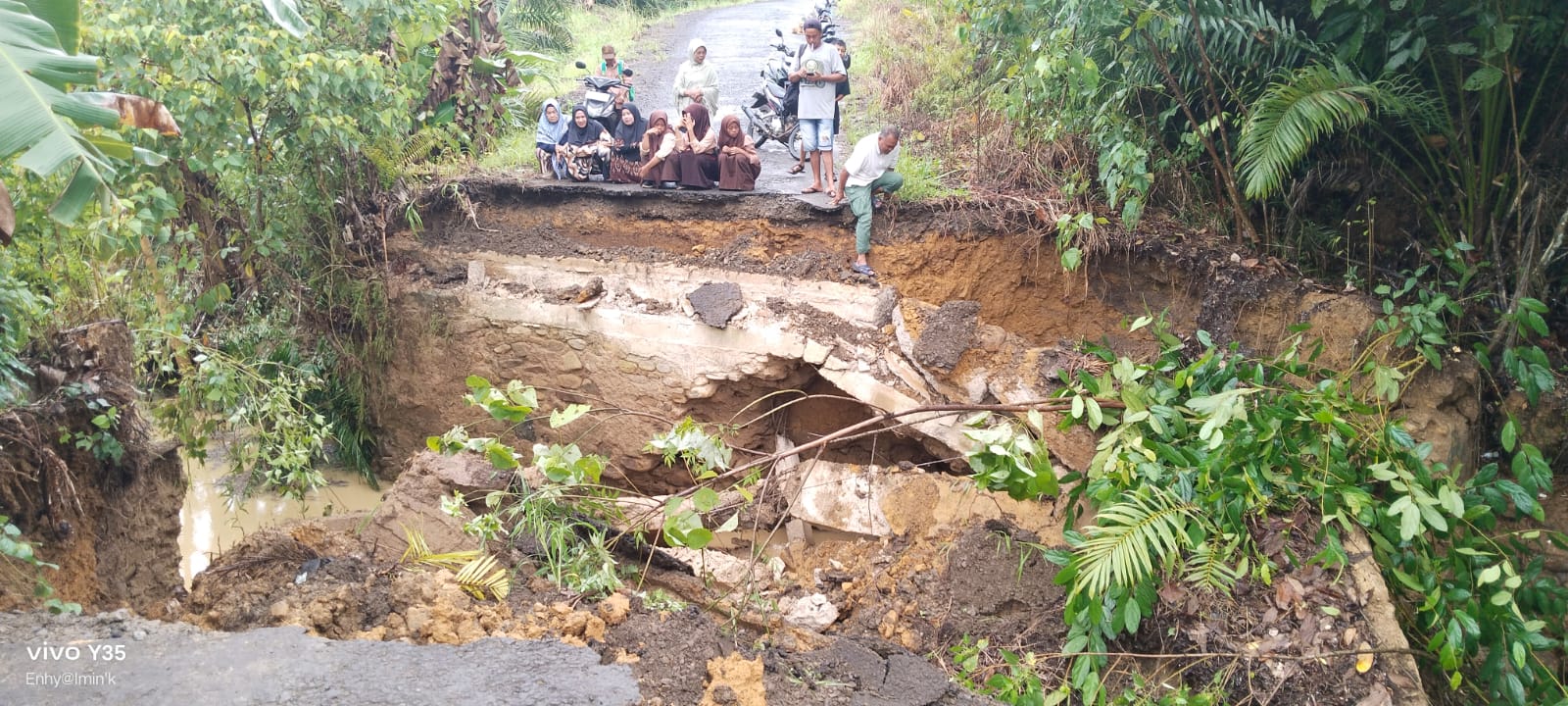 AKSES PUTUS: Satu-satunya akses jalan menuju sekolah PMI di Sebatik putus, ancam pendidikan anak PMI FOTO:DOK MI DARUL FURQON  &nbsp;