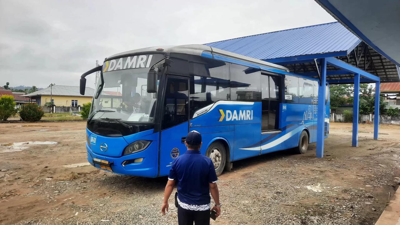 DAMRI: Bus Damri yang hendak berangkat menuju Rute Tanjung Selor. FOTO:&nbsp;DIPA/RADAR TARAKAN