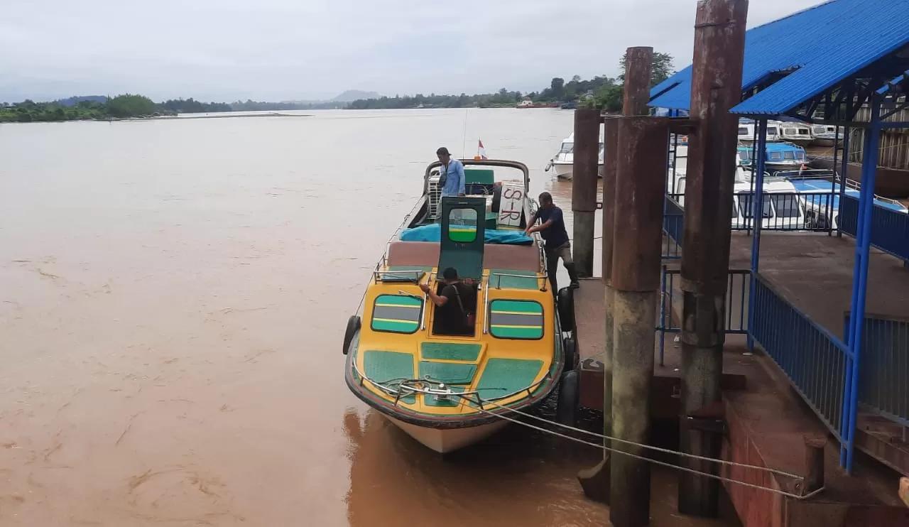 DIPA/RADAR TARAKAN NAIK: Aktivitas keberangkatan Speedboat Reguler di Pelabuhan Speedboat Malinau