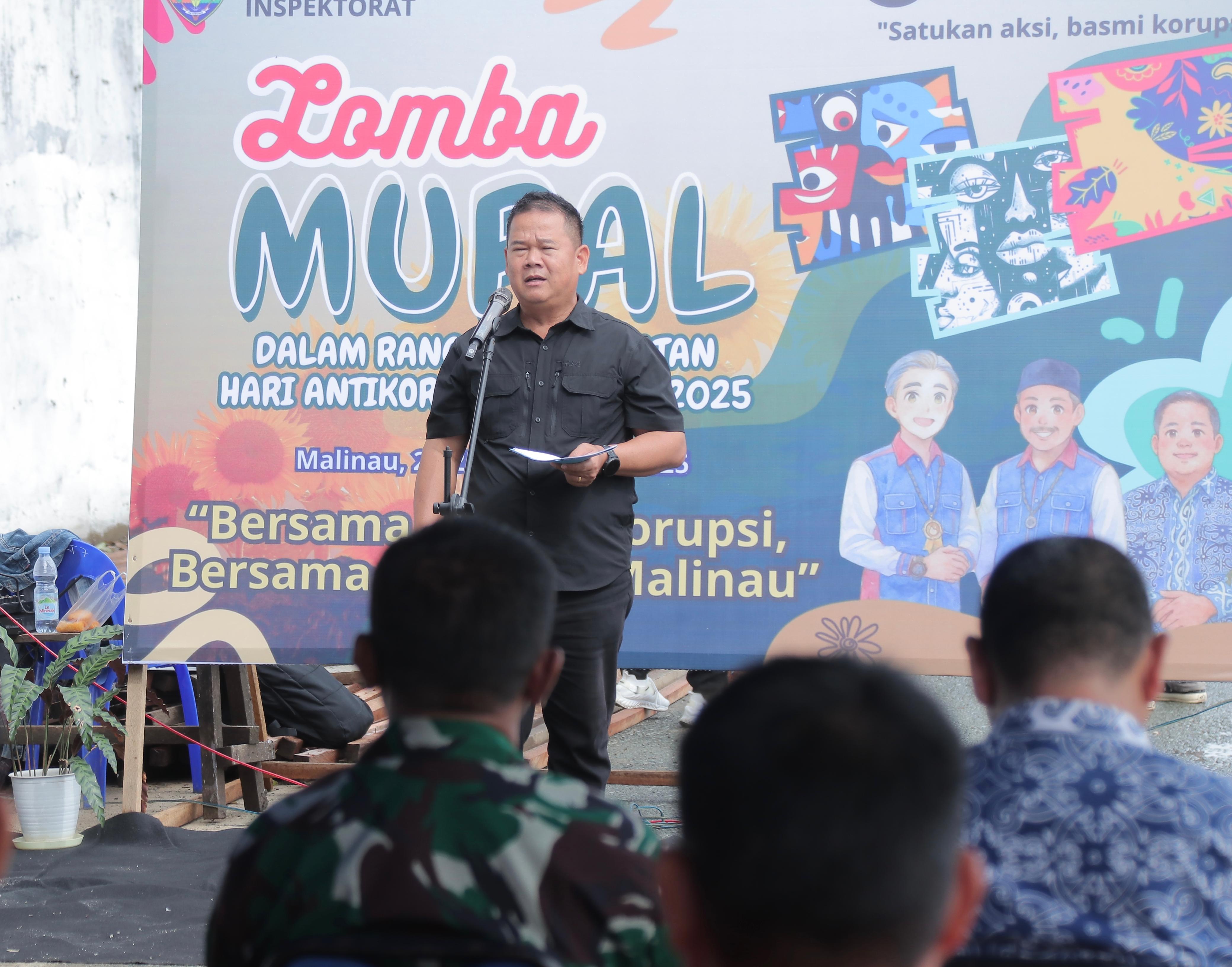 MURAL: Sekretaris Daerah Kabupaten Malinau, Ernes Silvanus saat meresmikan kegiatan Lomba Mural Anti Korupsi Malinau FOTO:DIPA/RADAR TARAKAN