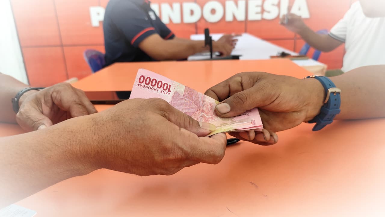 NATANAEL/RADAR TARAKAN BANTUAN: Ilustrasi penyerahan BLTS melalui kantor pos