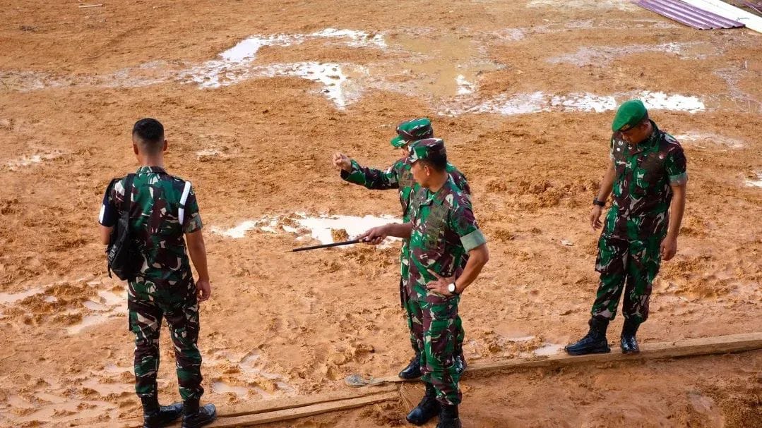 TINJAU LAPANGAN : Danrem 092/Maharajalila meninjau langsung progres pembangunan Yon TP 881/BD di Sebuku