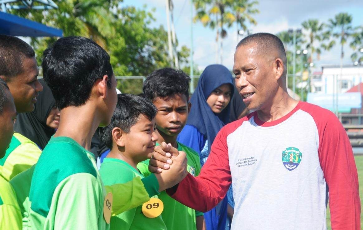 GENERASI MUDA : Bupati Bulungan menyapa pelajar dalam pelaksanaan lomba olahraga tradisional