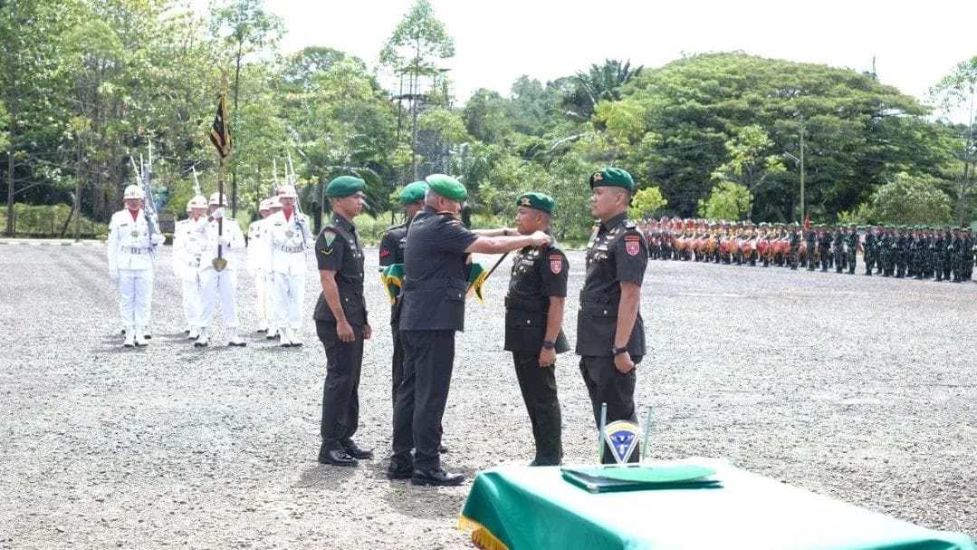 PEJABAT BARU : Pangdam VI/Mulawarman memimpin sertijab Danyonif Khusus 614/RP
