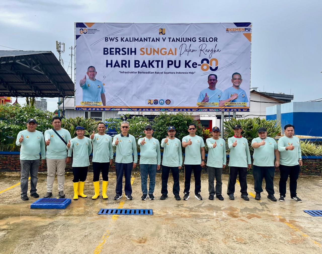 ELIAZAR/RADAR TARAKAN  SINERGI : Peringatan Hari Bakti ke-80 Kementerian PU yang dihadiri Wali Kota Tarakan, dr. H. Khairul, M.Kes dengan kegiatan aksi bersih sungai