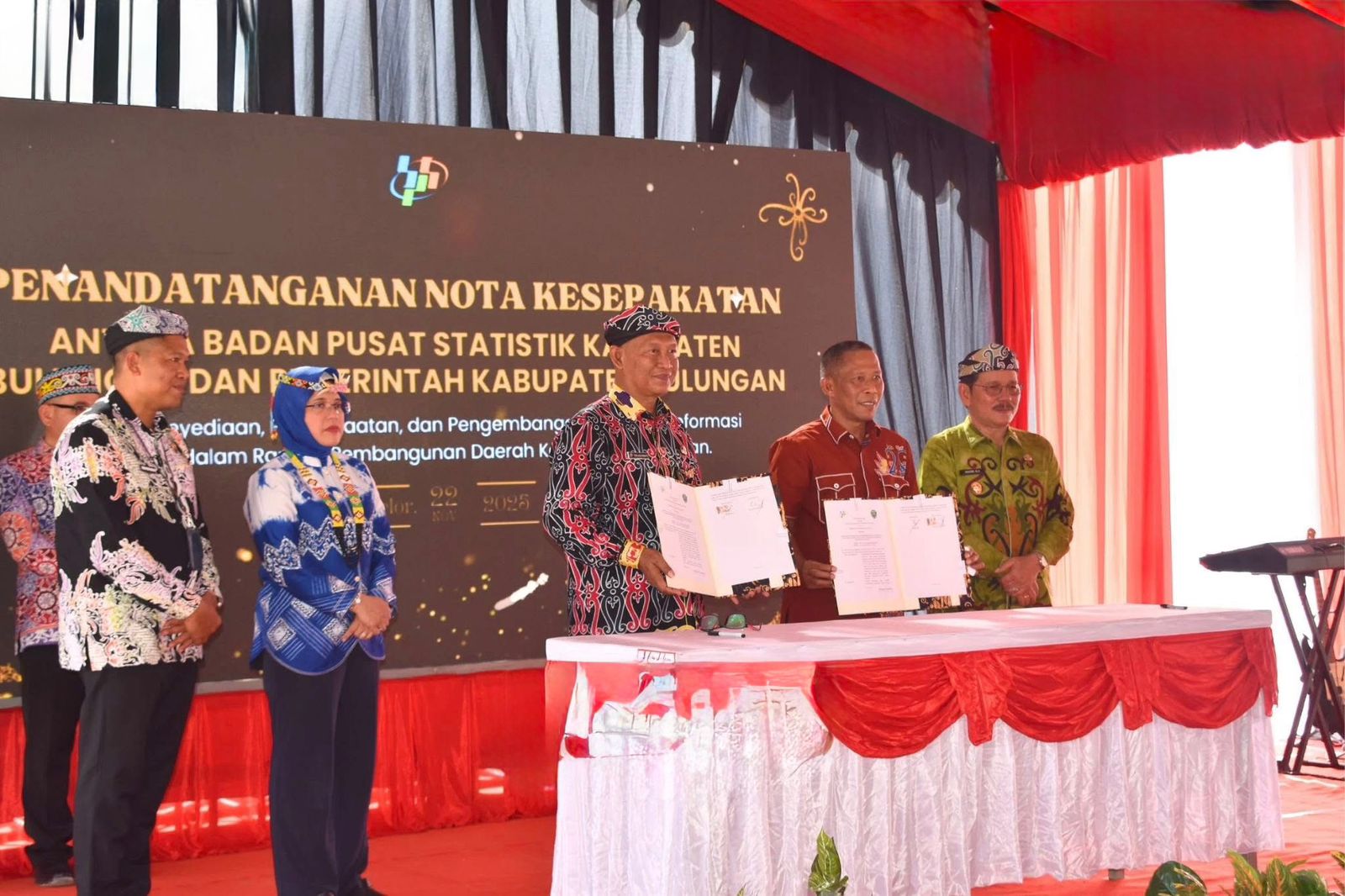 BPS : Wagub Kaltara Ingkong Ala dan Bupati Bulungan Syarwani, hadir bersama dalam peresmian gedung kantor baru BPS Kaltara FOTO:Taslee/Radar Tarakan