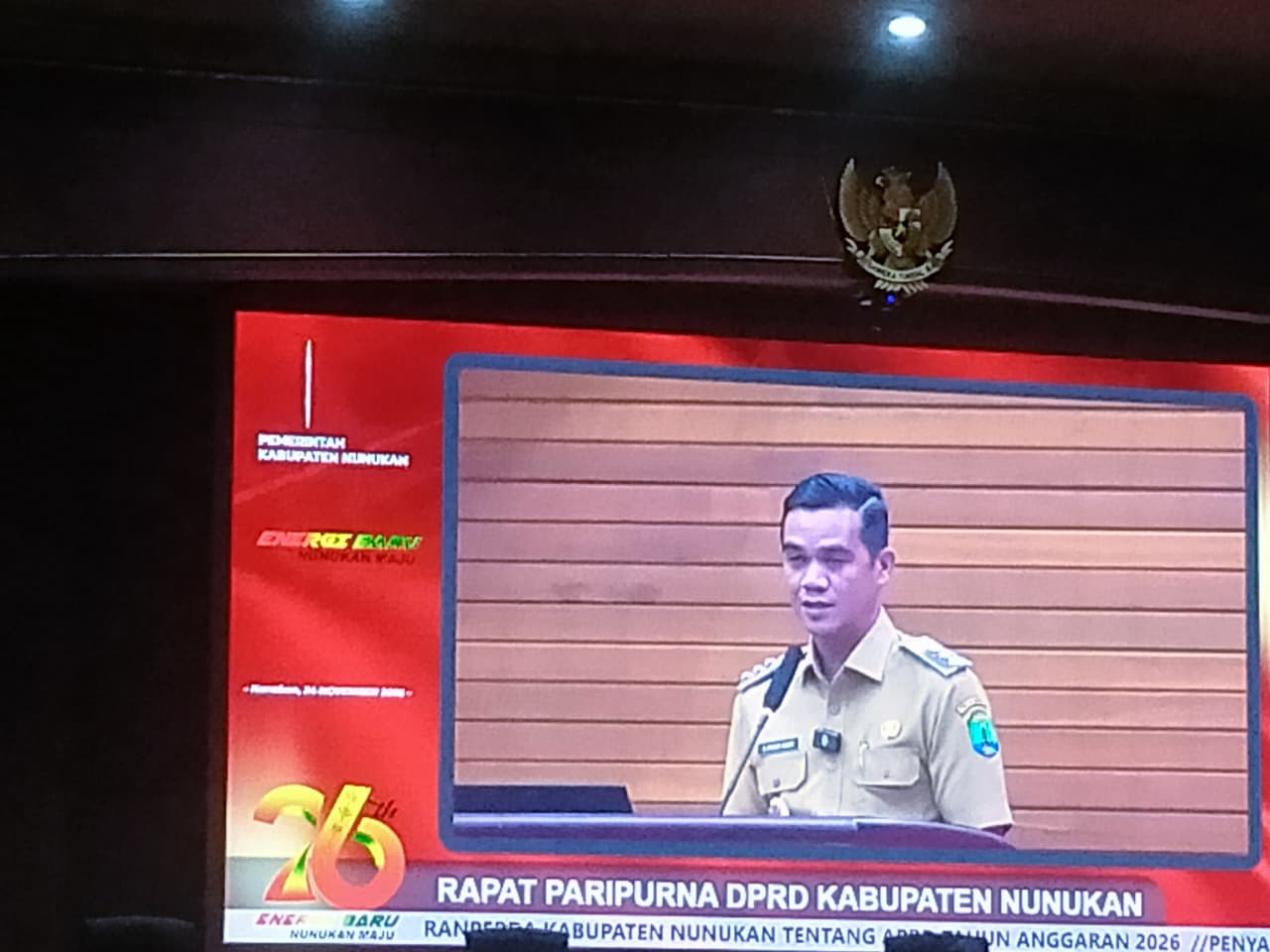 PROYEKSI APBD: Bupati Nunukan H. Irwan Sabri saat menyampaikan nota Ranperda APBD Nunukan Tahun 2026 melalui paripurna ke-5 Masa Sidang I, Senin 24/11