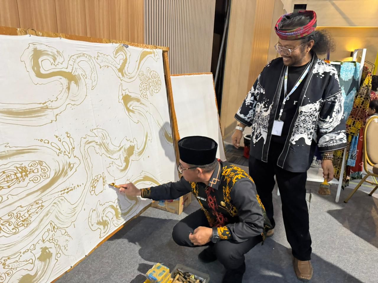 ELIAZAR/RADAR TARAKAN  BATIK KALTARA: Disperindakop terus memperkuat pengembangan produk batik lokal sekaligus meningkatkan kapasitas pelaku UMKM di seluruh kabupaten dan kota