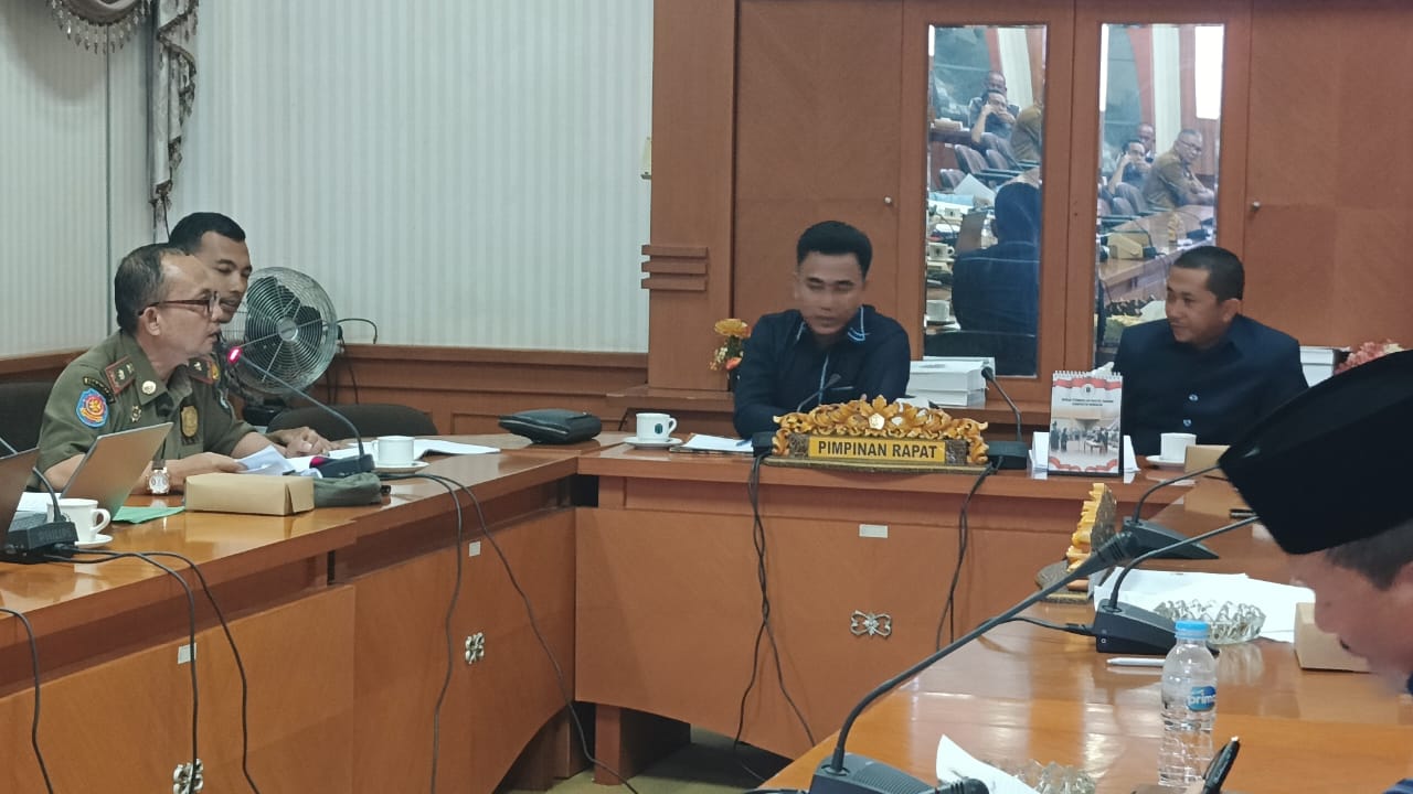DOK DPRD NUNUKAN RAPAT BERSAMA: DPRD Nunukan bersama Satpol PP NUnukan, FKUB, dan Dinas PTSP Nunukan membahas raperda pengawasan minuman beralkohol