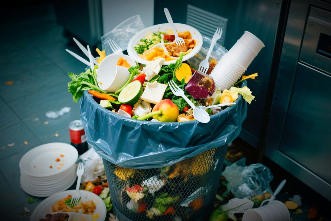 NATANAEL/RADAR TARAKAN.  SOLUSI: Ilustrasi sisa makanan di hotel
