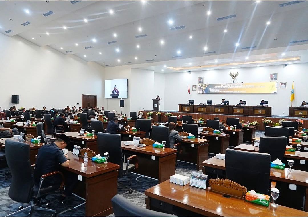 DISETUJUI: Persetujuan 3 ranperda digelar di ruang paripurna DPRD Kaltara, Selasa 25/11/2025