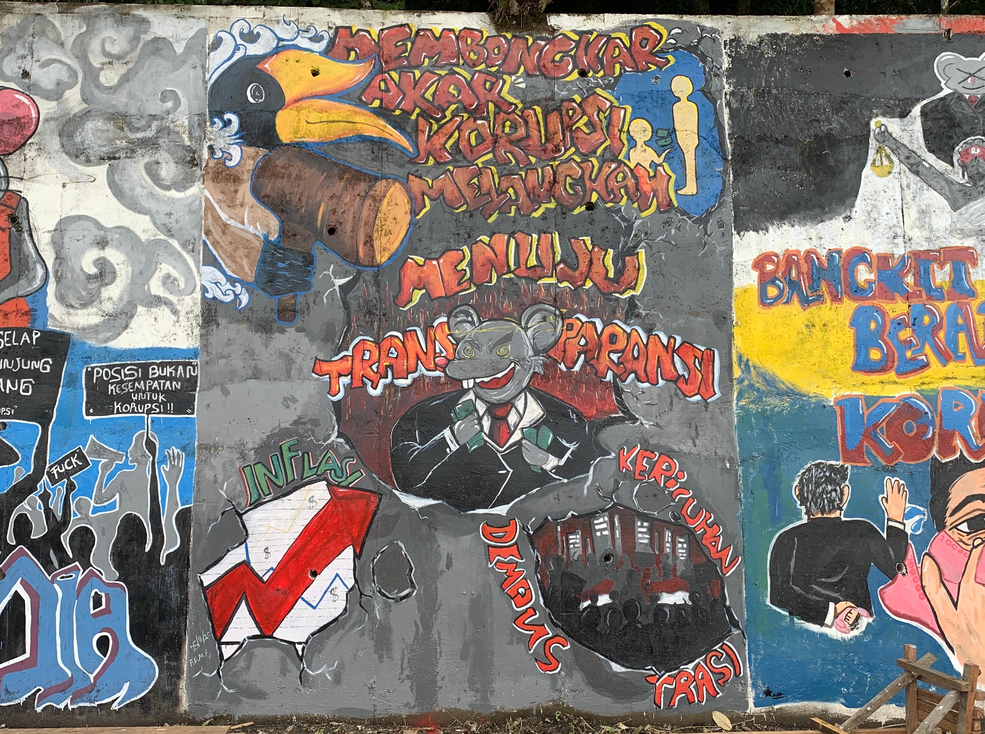MURAL: Hasil Mural Tim Pelajar Yobel yang sarat akan makna sarkasme di siring beton PDAM Malinau FOTO:DIPA/RADAR TARAKAN