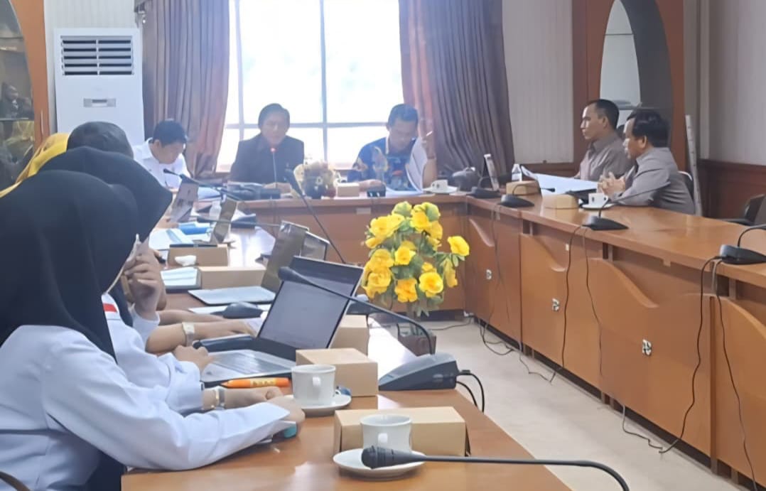 RADAR TARAKAN KOMITMEN: Rapat pembahasan anggaran 2026 antara Dinkes P2KB Nunukan bersama Komisi III DPRD Nunukan