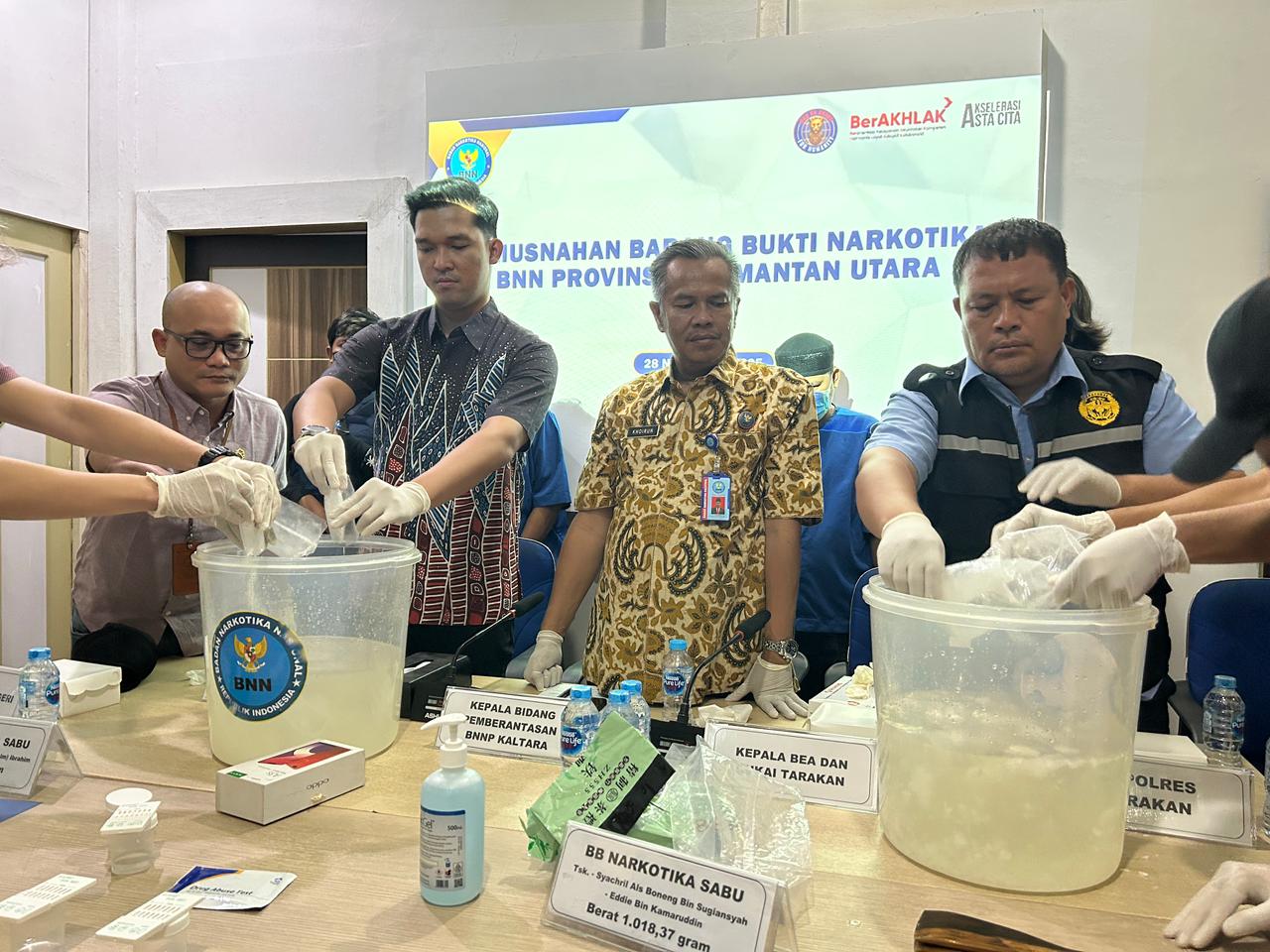 ELIAZAR/RADAR TARAKAN  DIMUSNAHKAN: Sebanyak 1,2 kg sabu yang dimusnahkan di Mako BNNP Kaltara
