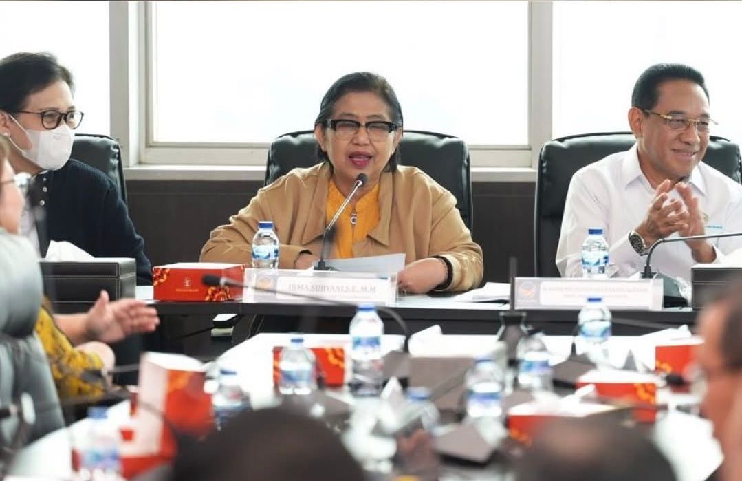 TBC : Anggota Komisi IX DPR RI, Irma Suryani Chaniago menyampaikan masukan terkait penanganan TBC pada kegiatan FGD bersama Kemenkes RI
