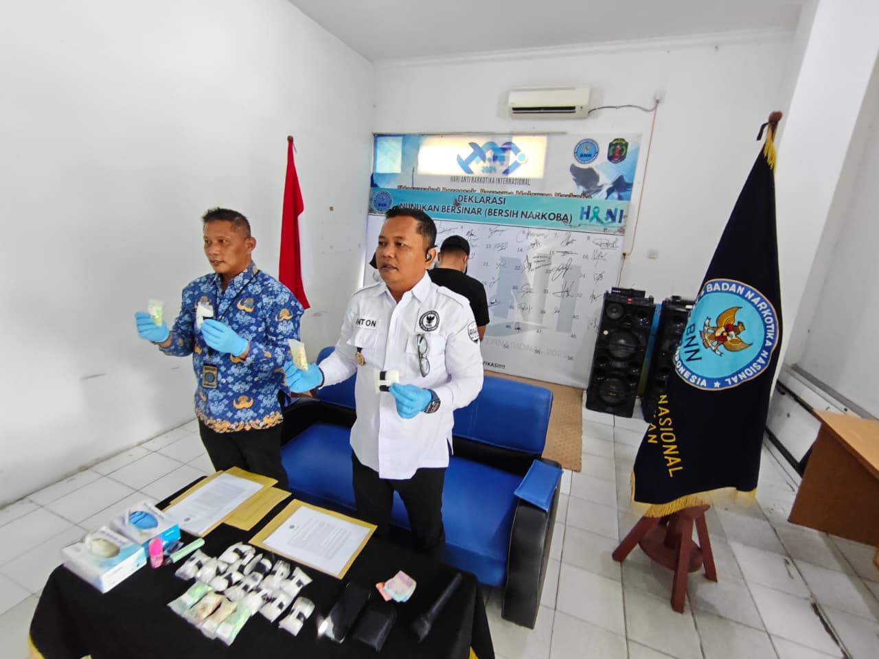 RIKO ADITYA/RADAR TARAKAN UNGKAP KASUS SABU: BNNK Nunukan kembali tangkap pelaku penyalahgunaan sabu dengan barang bukti sabu 700 gram dan 600 pil ekstasi