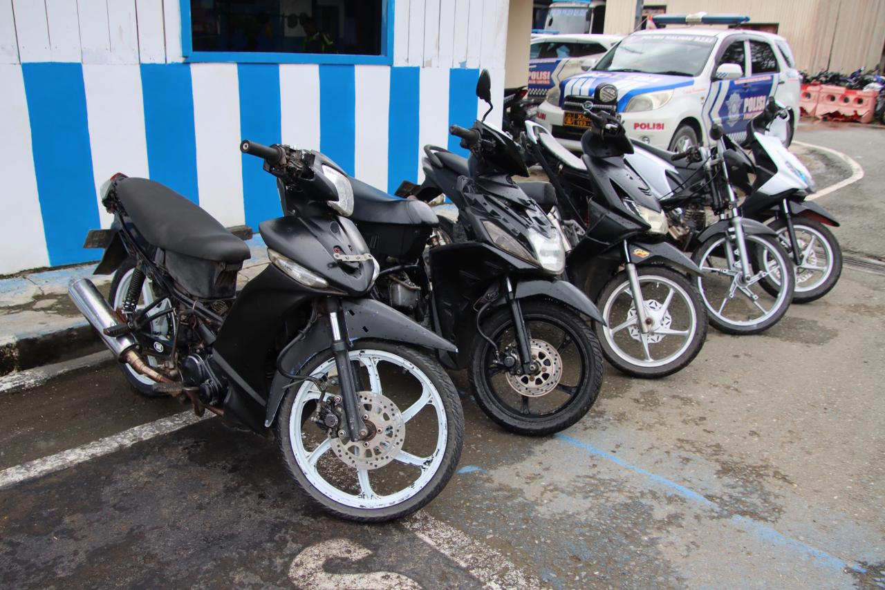 DIPA/RADAR TARAKAN TEGAS: Beberapa Unit Sepeda Motor yang menggunakan knalpot brong berhasil diamankan di Polres Malinau