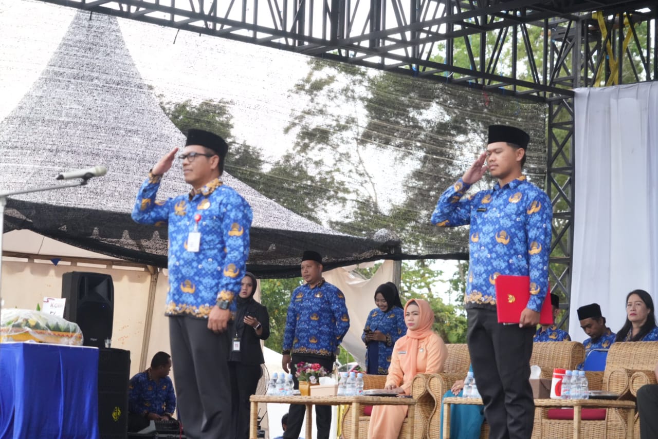 &lrm;KHIDMAT: Upacara HUT Ke-54 Korpri yang berlangsung di RTH.H. Joesoef Abdullan Tideng Pale, Senin 1/12/2025 FOTO: DISKOMINFO