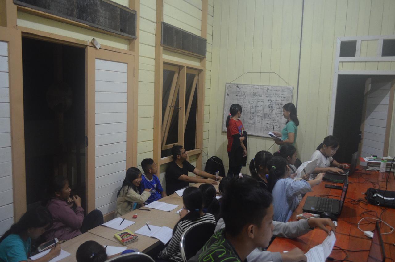 DIPA/RADAR TARAKAN SAUNG: Antusias anak-anak perbatasan Bahau Hulu belajar di SAUNG
