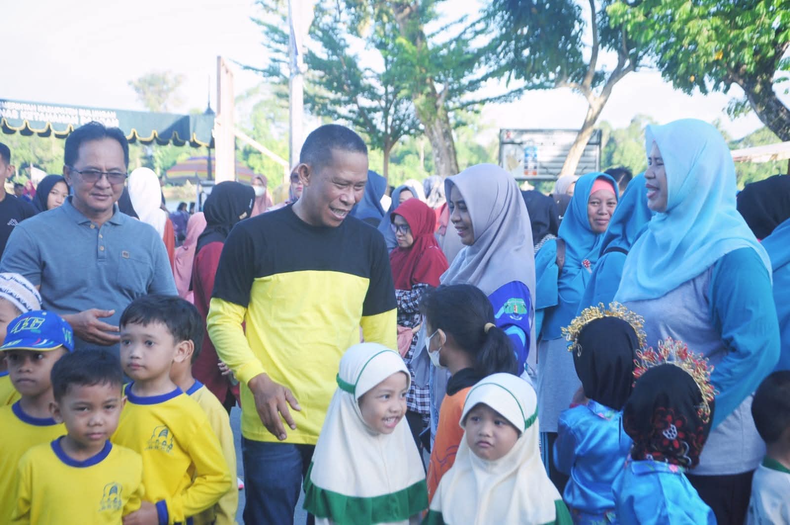 BERBAUR : Bupati Bulungan berbaur dengan pelajar di Tanjung Selor