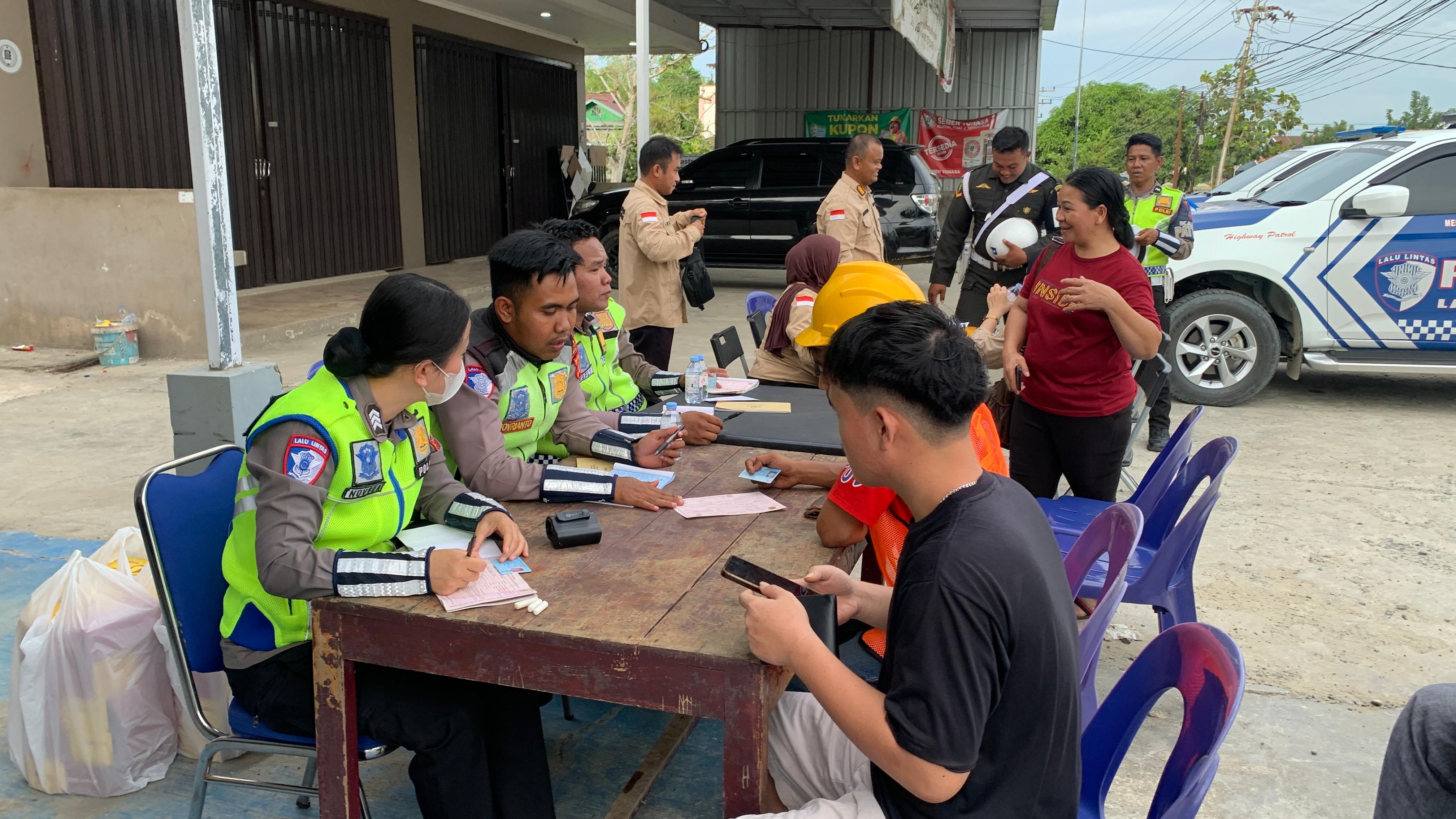 DIPA/RADAR TARAKAN BERAKHIR: Bebeapa masyarakat yang terjaring tidak membawa SIM dan STNK pada Operasi Zebra Kayan 2025