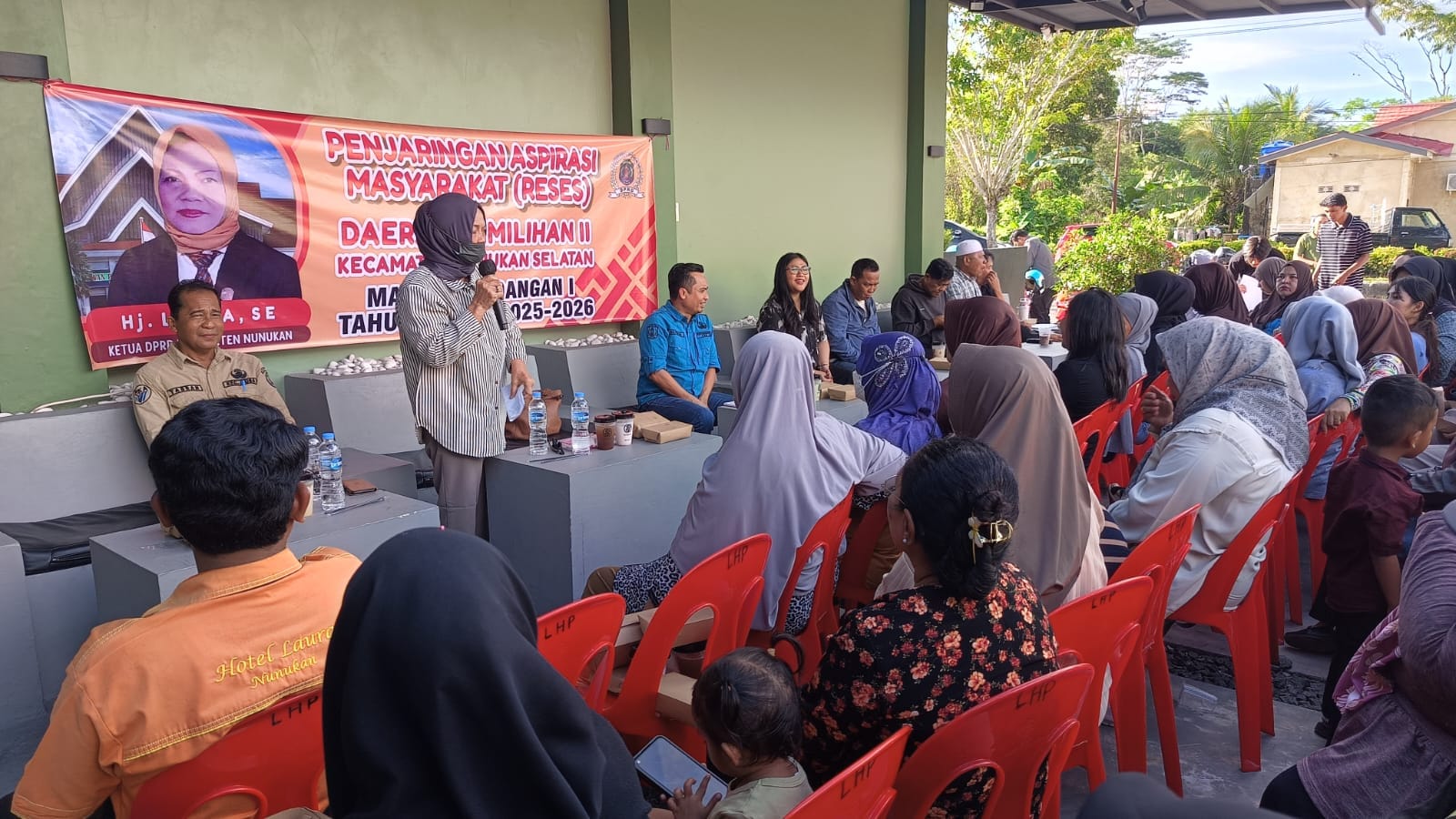 BERTEMU MASYARAKAT: Ketua DPRD Nunukan, Hj. Leppa turun ke masyarakat dalam agenda menampung aspirasi masyarakat Nunukan Selatan. FOTO:&nbsp;DOK DPRD NUNUKAN