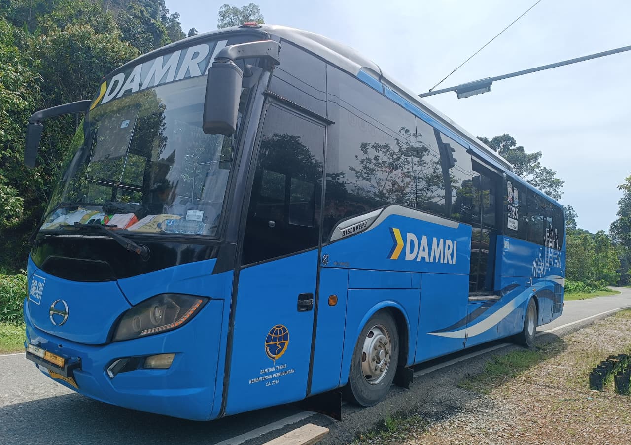 JELANG NATARU: Memastikan keselamatan LLAJ, sejumlah armada Bus Damri dilakukan ramp check FOTO: IWAN K/RADAR TARAKAN